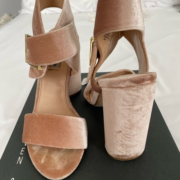 Steve Madden Womens Riesling Velvet Buckle Straps Block Heels - Picture 4 of 7
